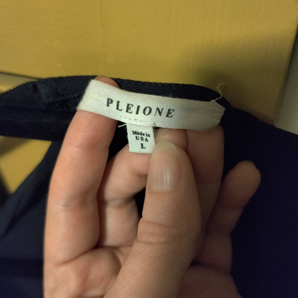 --**$$3/12$$**-- Blousy Black Crepe Top w/ Ruffle Long Sleeves & Ribbon Tie - Picture 4 of 4